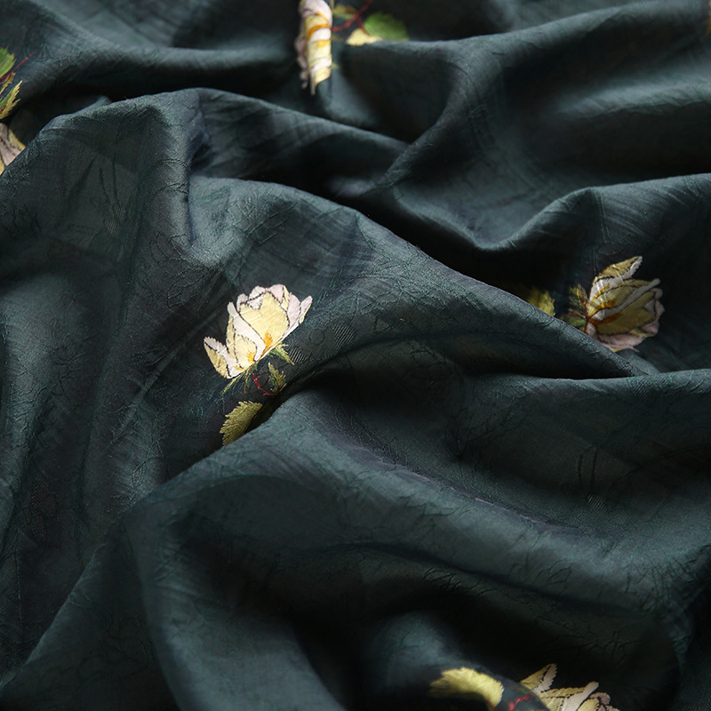 Linen Fabric Natural - Шелковая жаккардовая ткань с вышивкой розы,