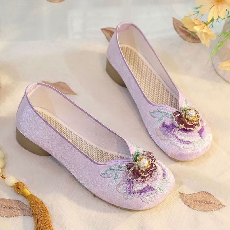 Embroidery Shoes - Женские туфли на низком каблуке с