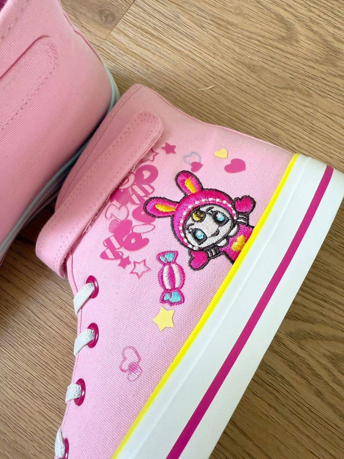 Новые весенне-осенние универса – обзор и цена Embroidery Shoes