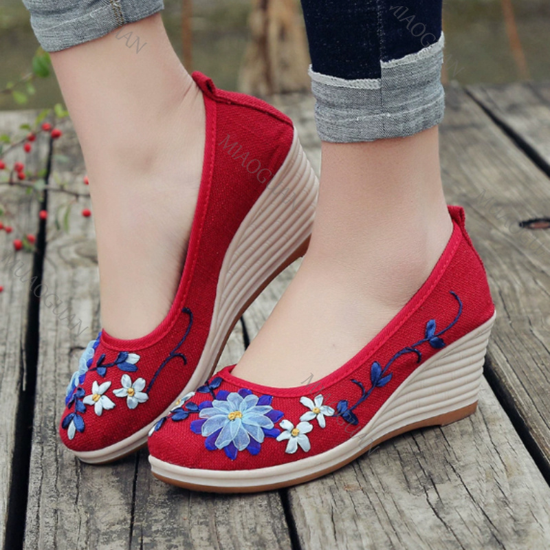 Женские туфли на танкетке с вы – обзор и цена Embroidery Shoes