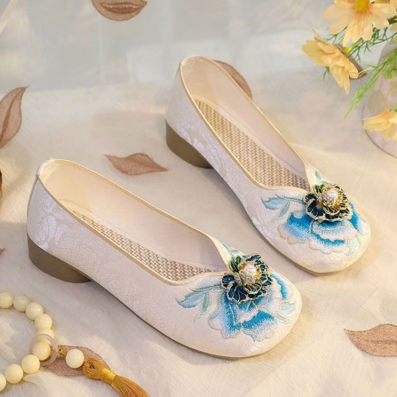 Женские туфли на низком каблук – обзор и цена Embroidery Shoes