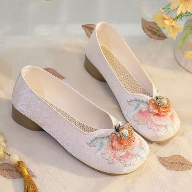 Женские туфли на низком каблук – обзор и цена Embroidery Shoes