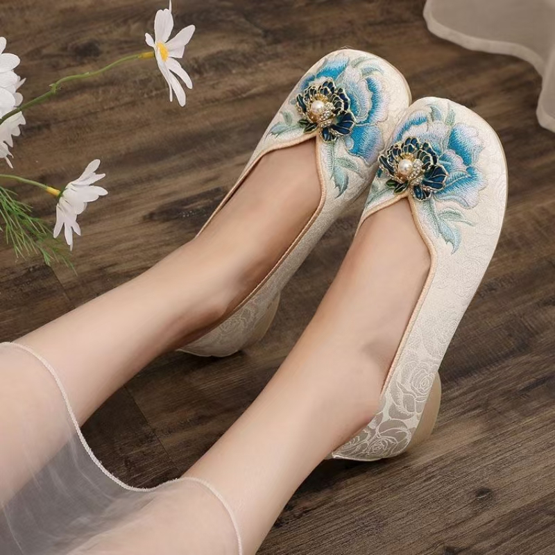 Женские туфли на низком каблук – обзор и цена Embroidery Shoes